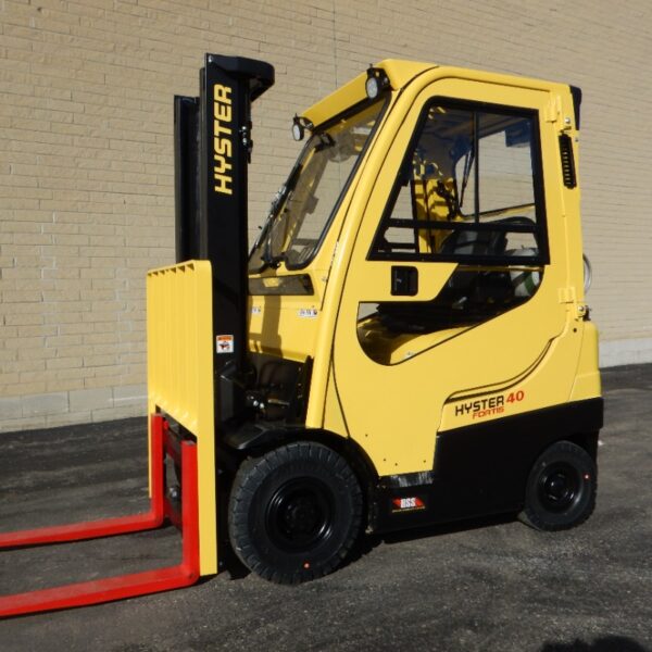 S40FT,S50FT,S60FT,S70FT
(STD OHG: 84")
DOES NOT FIT TRUCK WITH 4 STAGE MAST